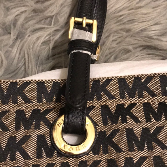 Authentic Michael Kors tote - Picture 3 of 6